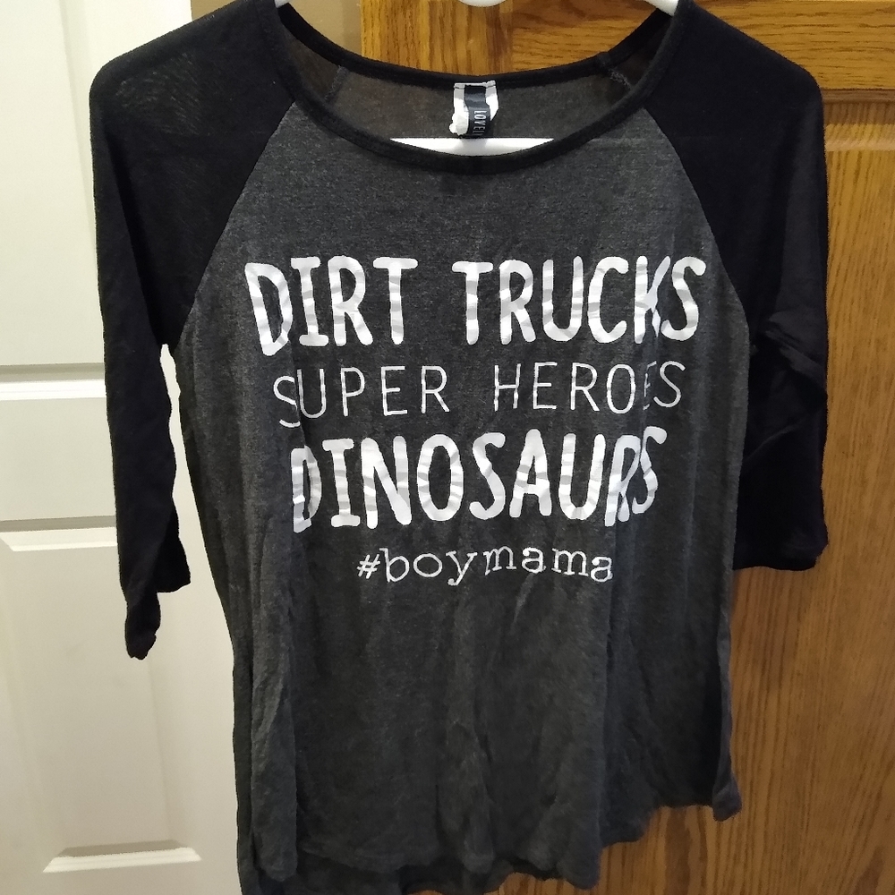 Boy mama shirt size small